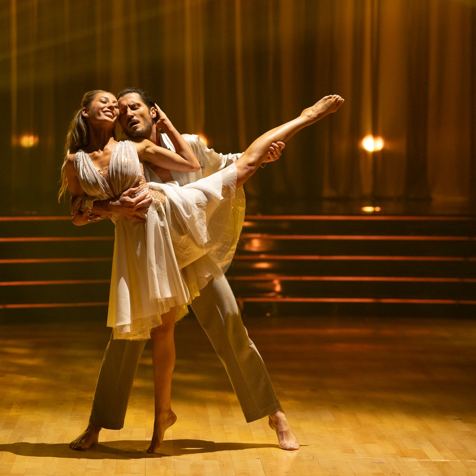 5 Muscle Recovery Moves From the Long-Time Physical Therapist of Dancing With the Stars