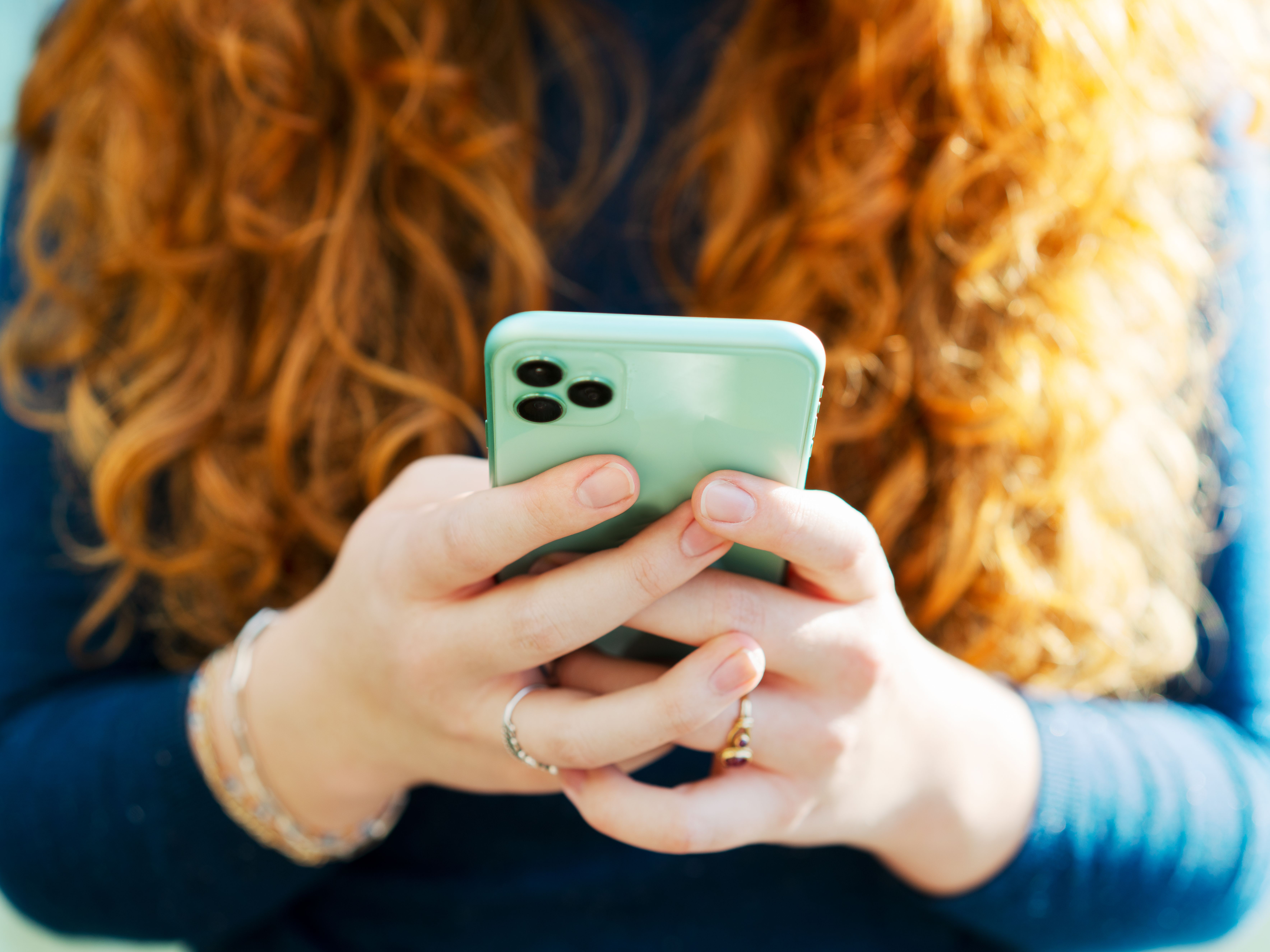 3 Reasons Online Shopping Makes You Feel Bad, According to Psychologists