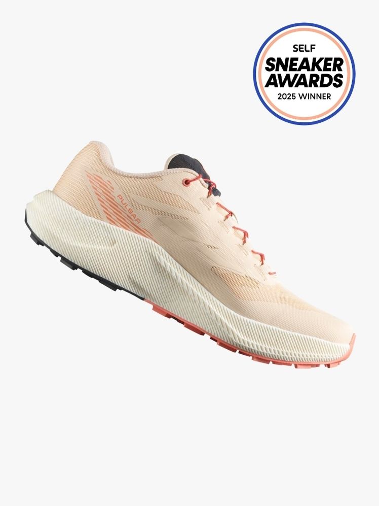 Salomon Pulsar Trail Pro 2 in offwhite and salmonpink. The SELF Sneaker Awards seal is in the top right corner.